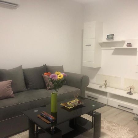 Apartament cu 2 camere Oradea Exterior foto